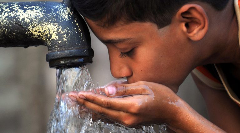 Nueva norma obliga a disminuir arsénico en agua potable de Chihuahua